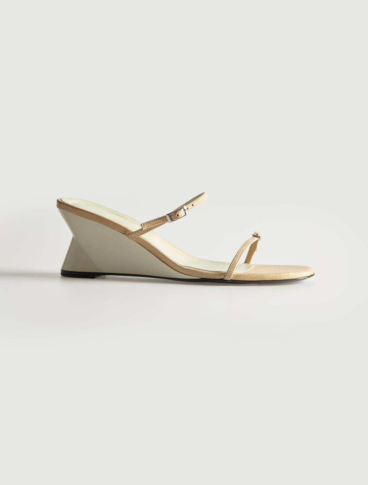 Bego curved 6 cm contrast wedge sandal thin buckle straps beige