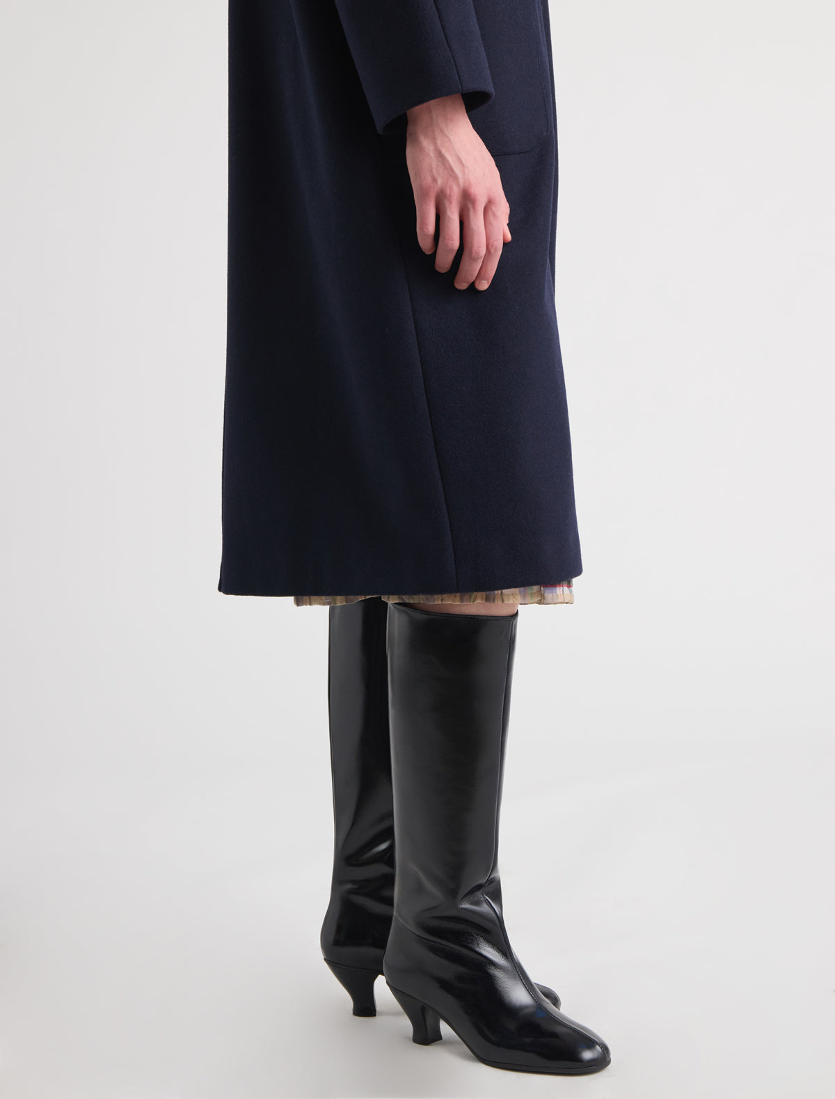 Cecilia leather boots heel painted contrasting color darknavy