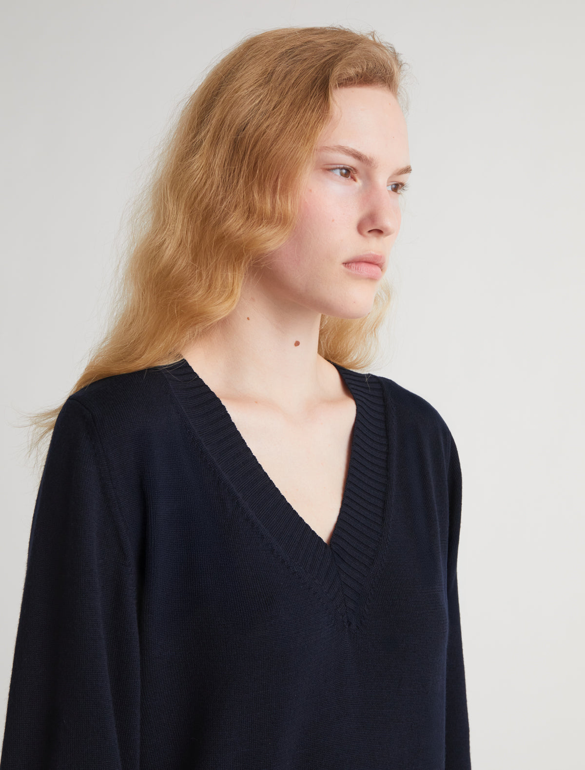 Jump v neck knit sweater dropped shoulders navy