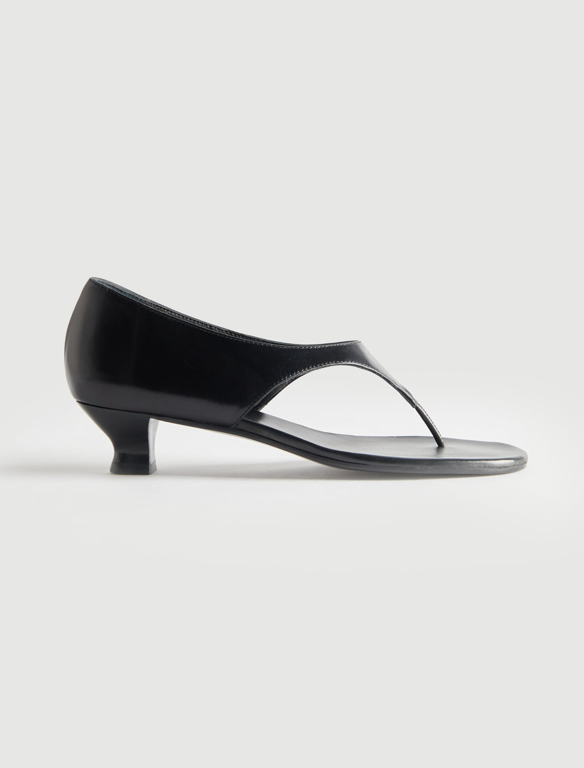 Isabella thong style leather sandal black