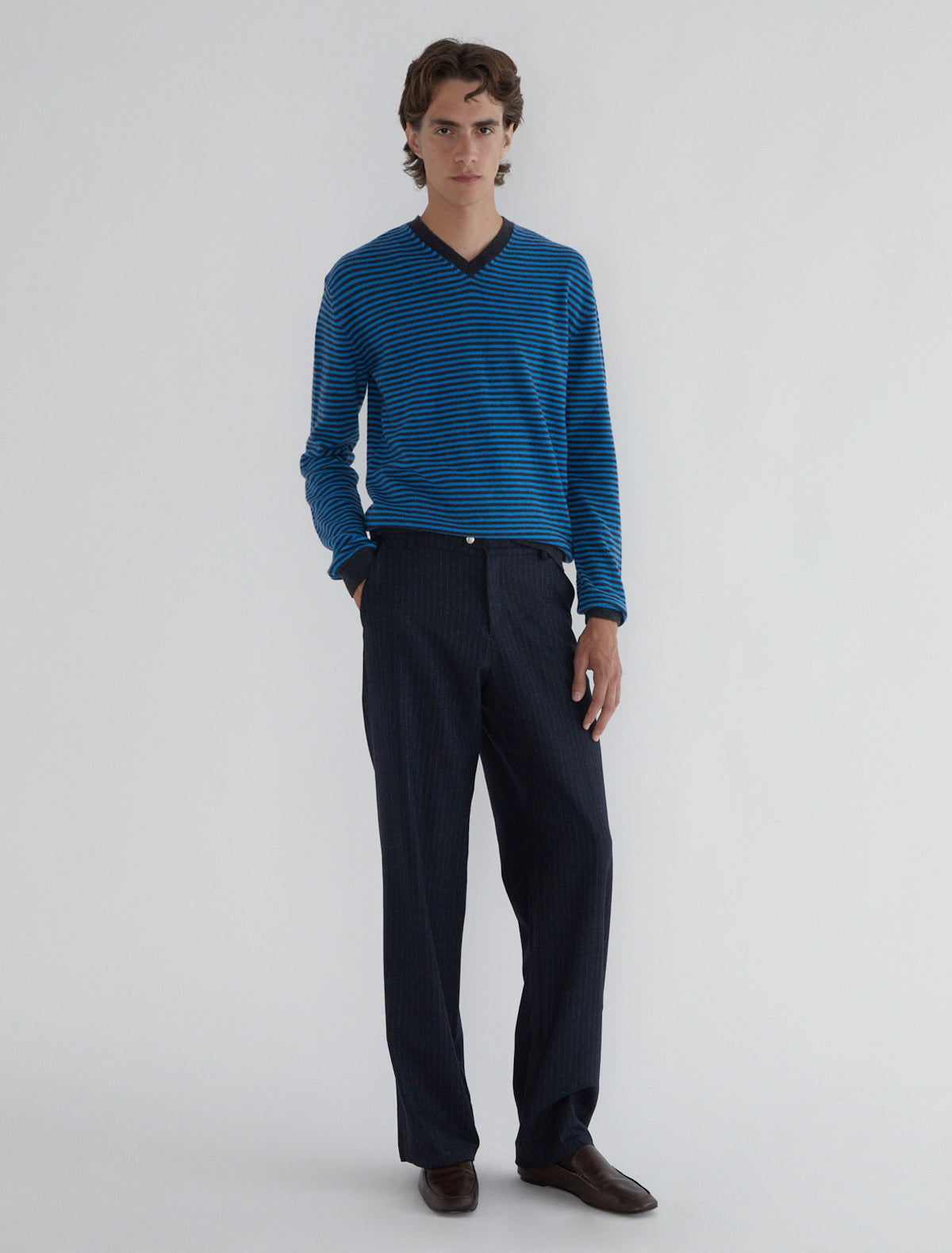 Leo v neck sweater fine stripes