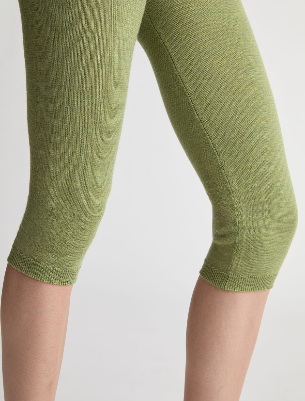 Saloma below the knee knitted leggings green