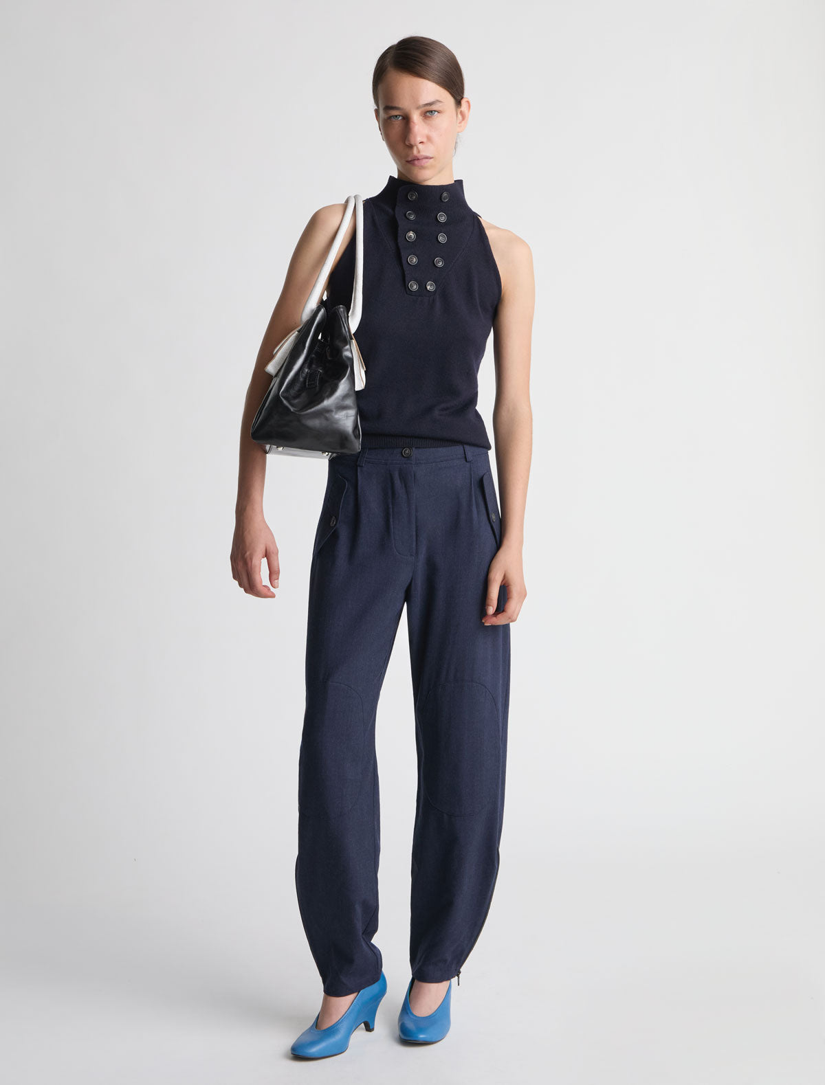 Figma pleated trousers rounded shape navy