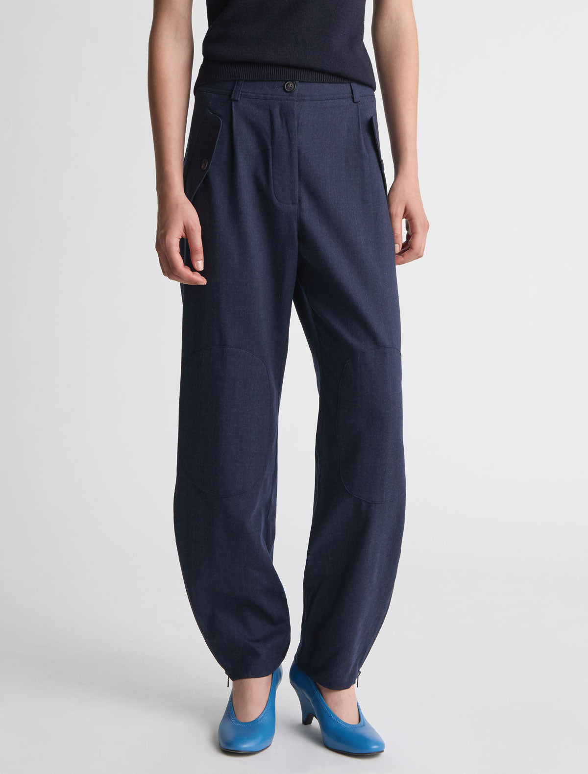 Figma pleated trousers rounded shape navy