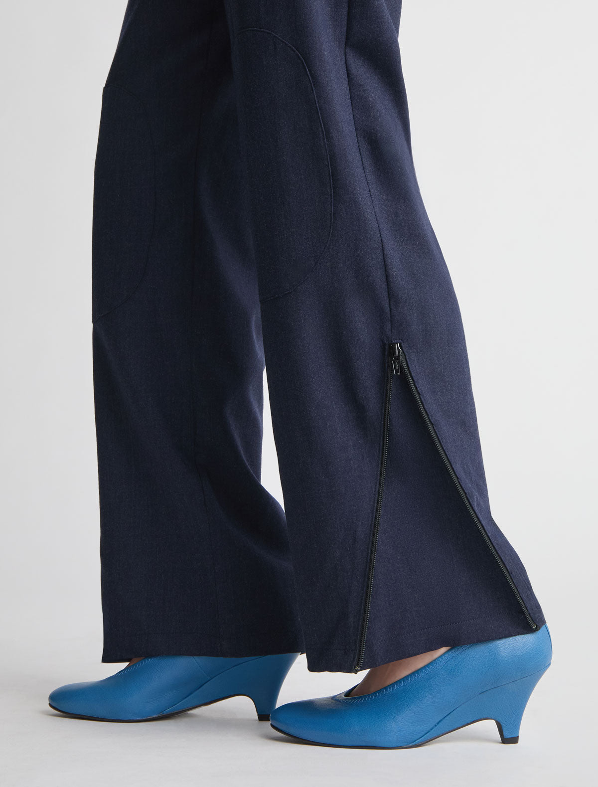 Figma pleated trousers rounded shape navy