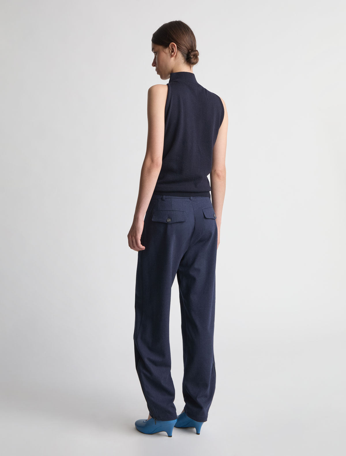 Figma pleated trousers rounded shape navy