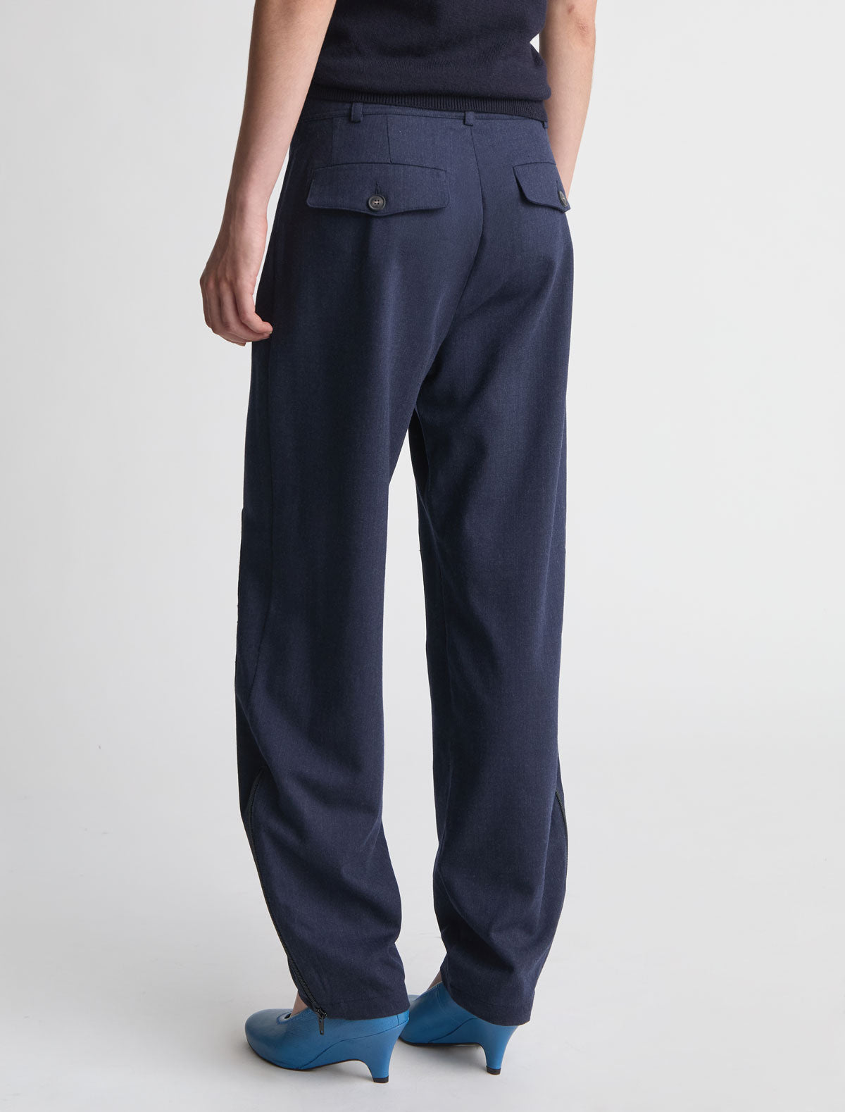 Figma pleated trousers rounded shape navy