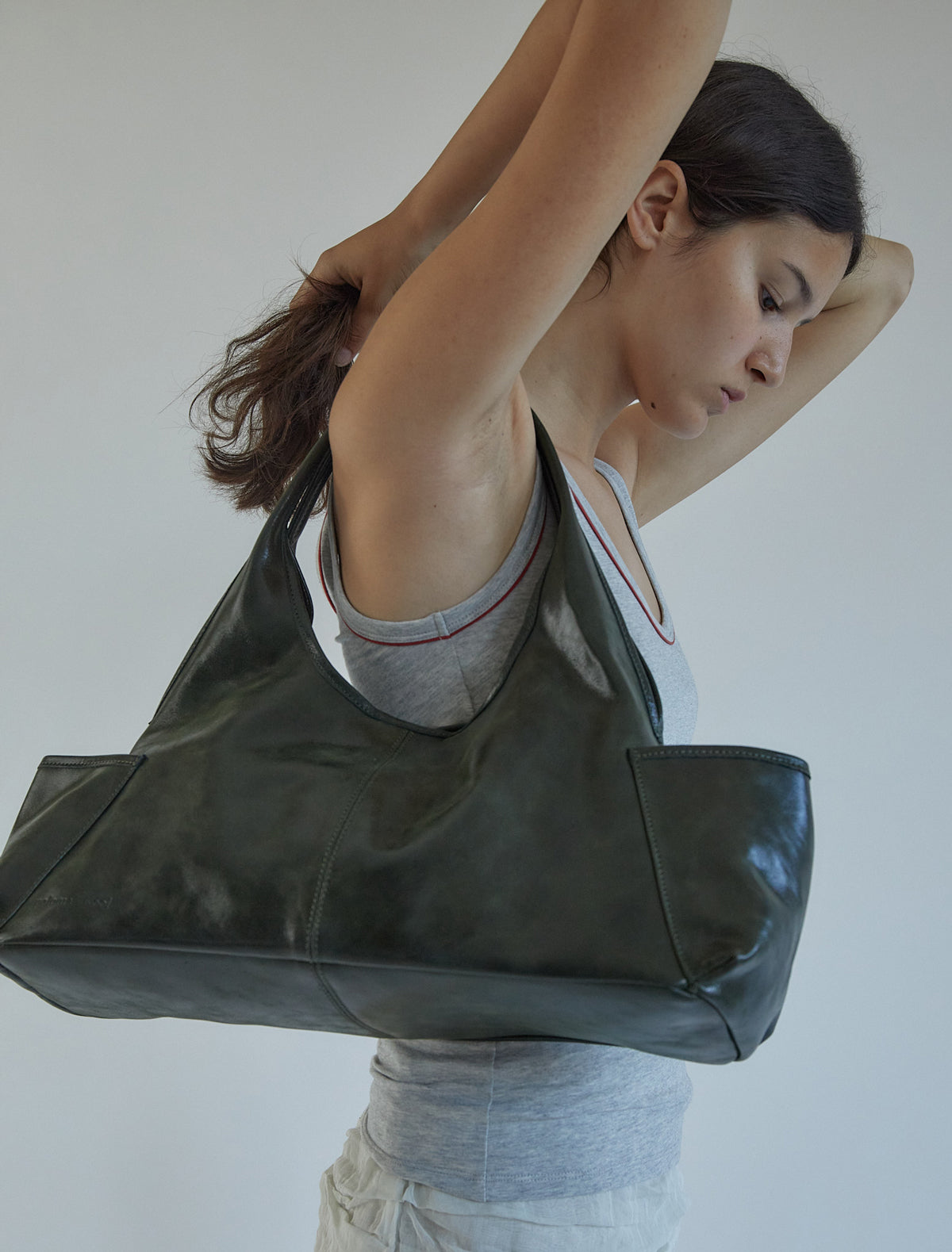 Querida pockets triangular shoelder bag khaki
