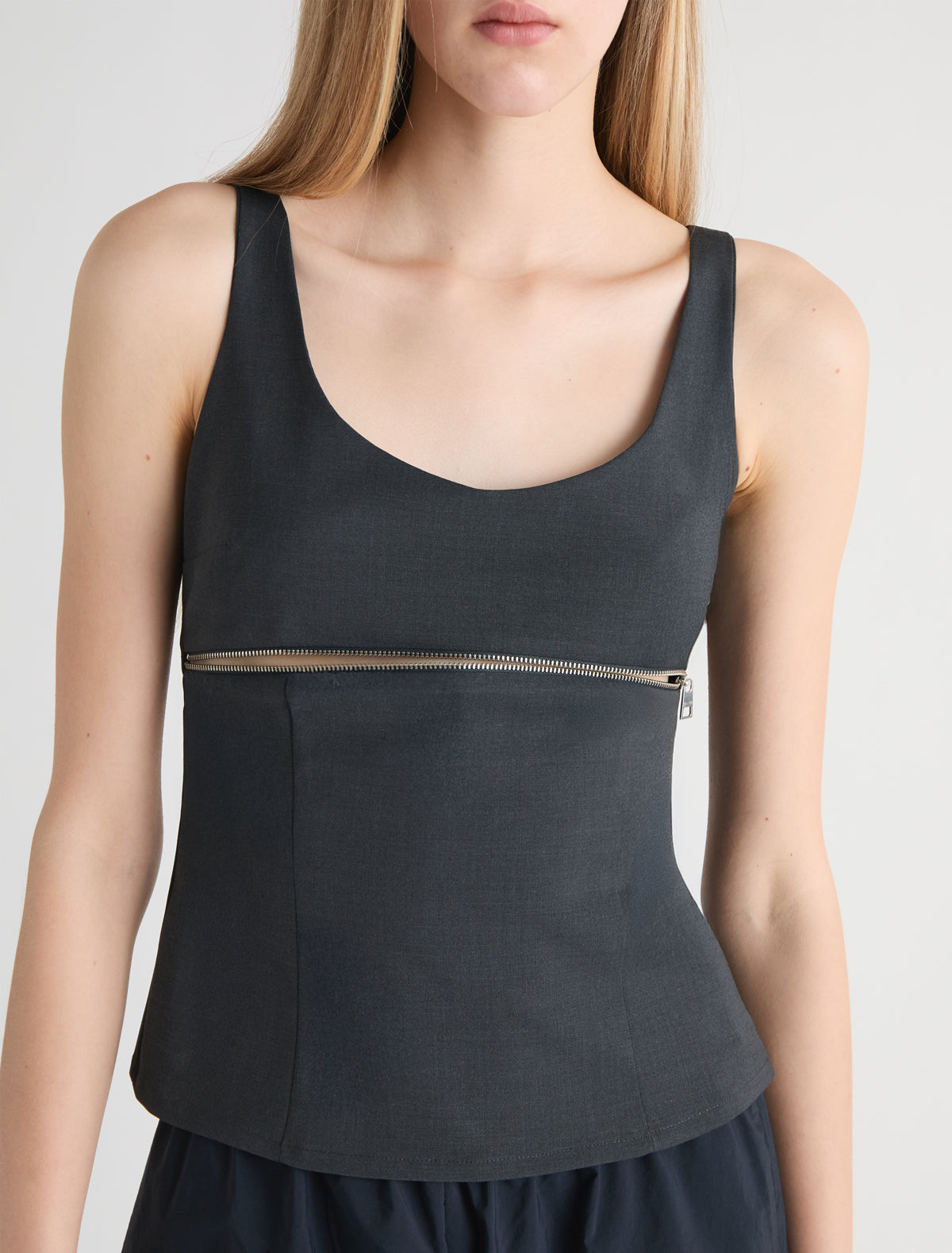 Isee sleeveless top zipper detail chest
