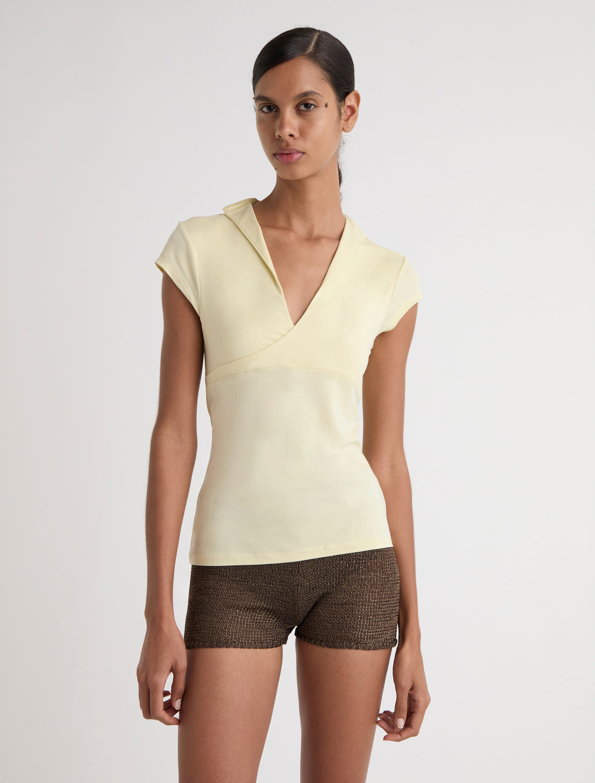 Tiven fitted short sleeve top crossed front yellow